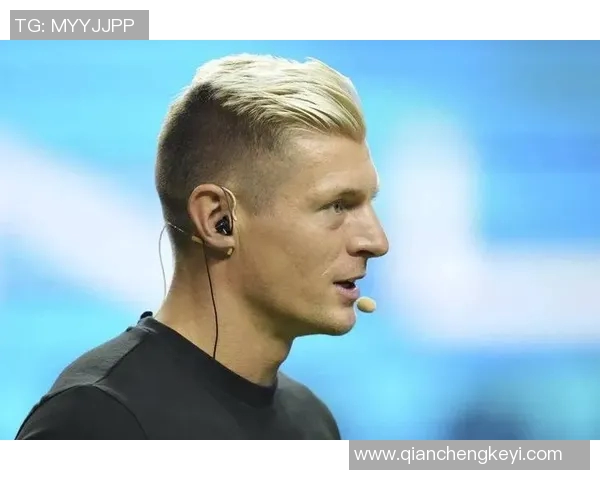 克罗斯：从足球天才到战术大师的华丽转身与职业生涯的辉煌历程